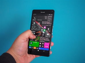 微軟Surface Phone再度曝光 折疊設計引領手機變革，平板與計算機軟件設計融合